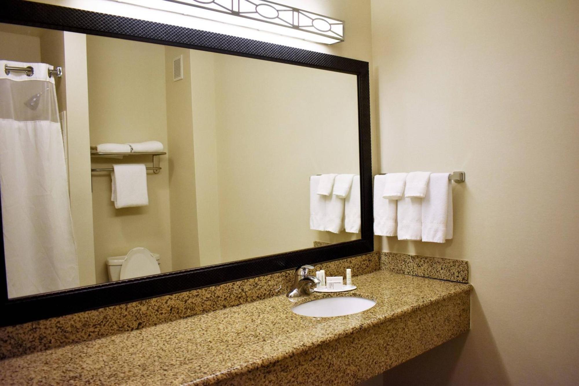 Fairfield Inn And Suites By Marriott Strasburg Shenandoah Valley Buitenkant foto
